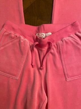 Cello Pink Velour Sweatpants 
Front and back pocket s
Never worn